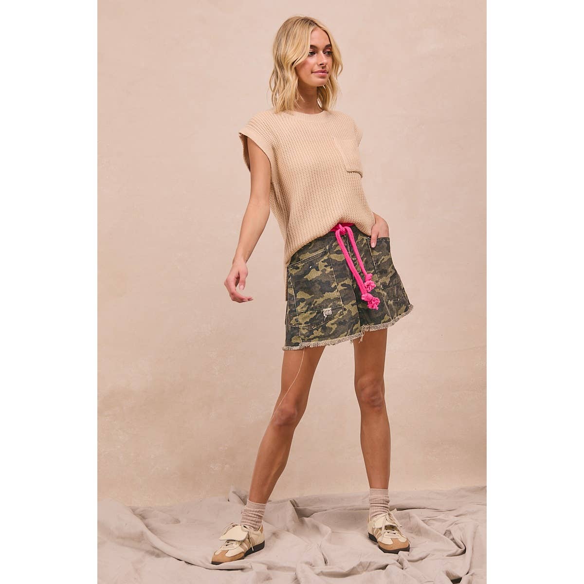 Braided Waist Belt Pockets Camouflage Print Shorts