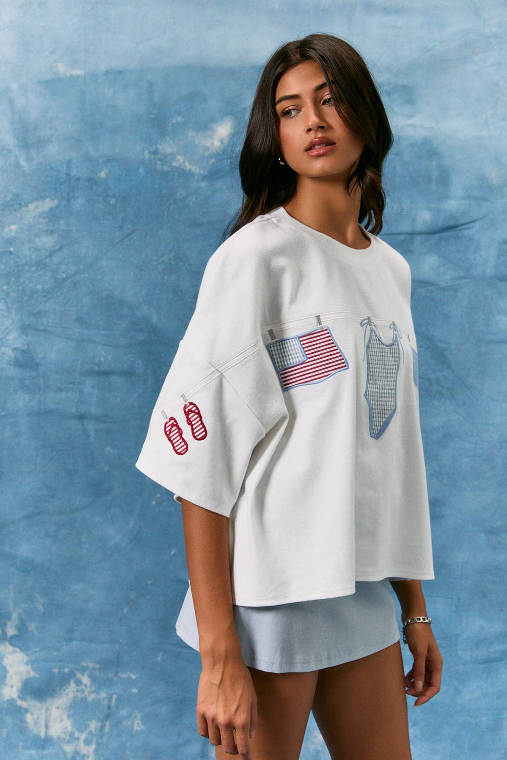 SHORT SLEEVE TOP WITH "AMERICANA" GRAPHIC DETAIL