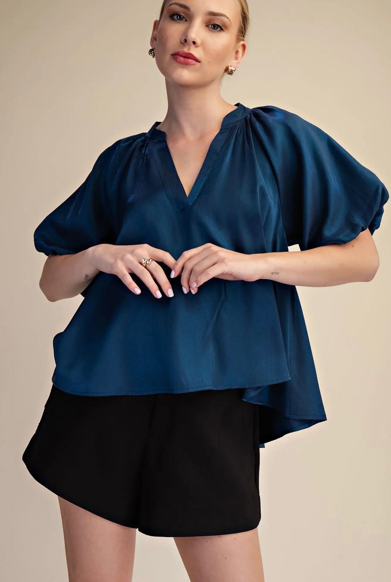 V-neck band bubble sleeve high low blouse