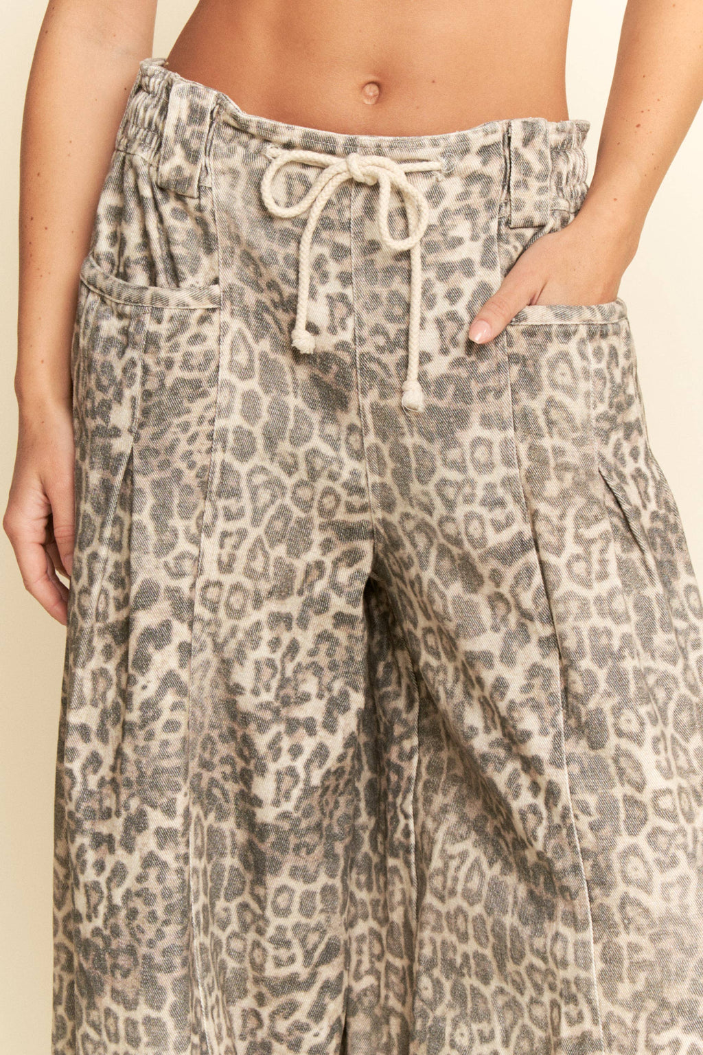 WASHED LEOPARD DENIM ELASTIC JEAN PANTS